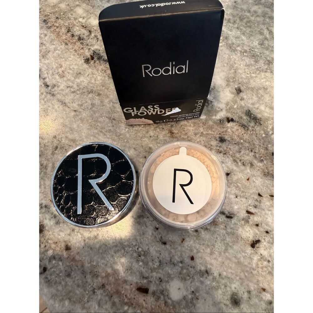 Rodial Glass Powder - Picture 7 of 8